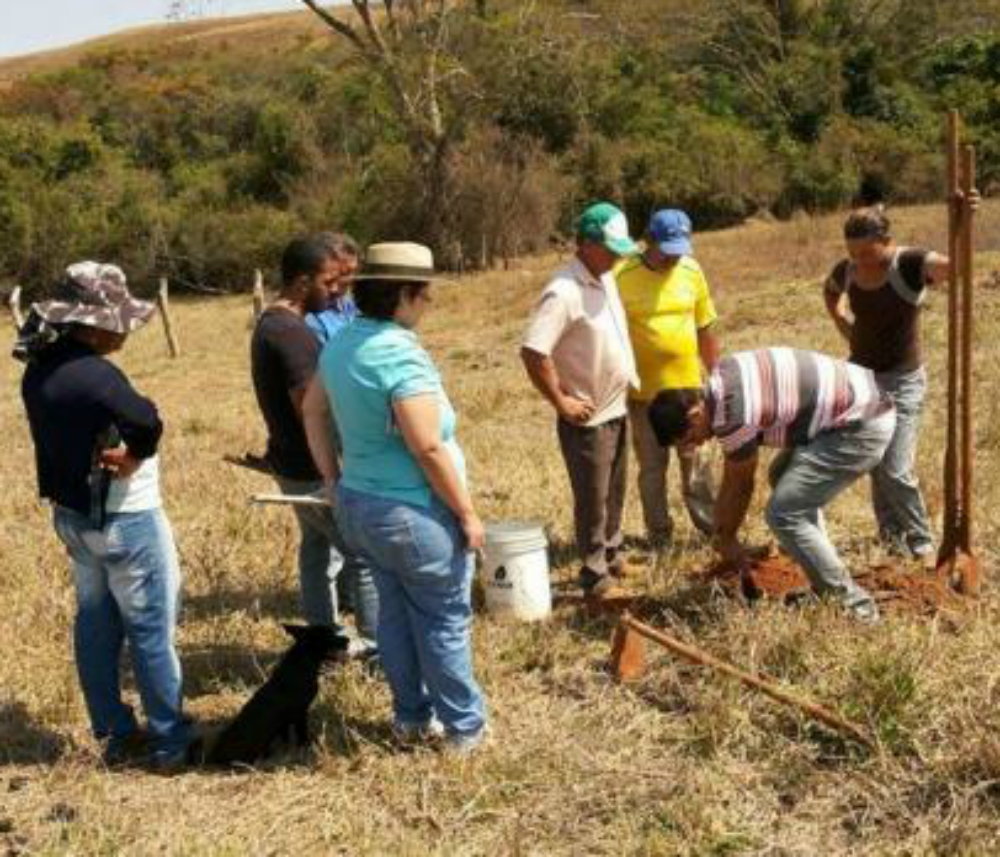 Orientação a pequenos produtores de comunidades rurais também faz parte das atividades do programa. (Foto: arquivo Programa Pomar)