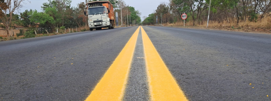 Rodovia MGC-496, entre Pirapora e Corinto, um dos trechos com aplicação de asfalto borracha
