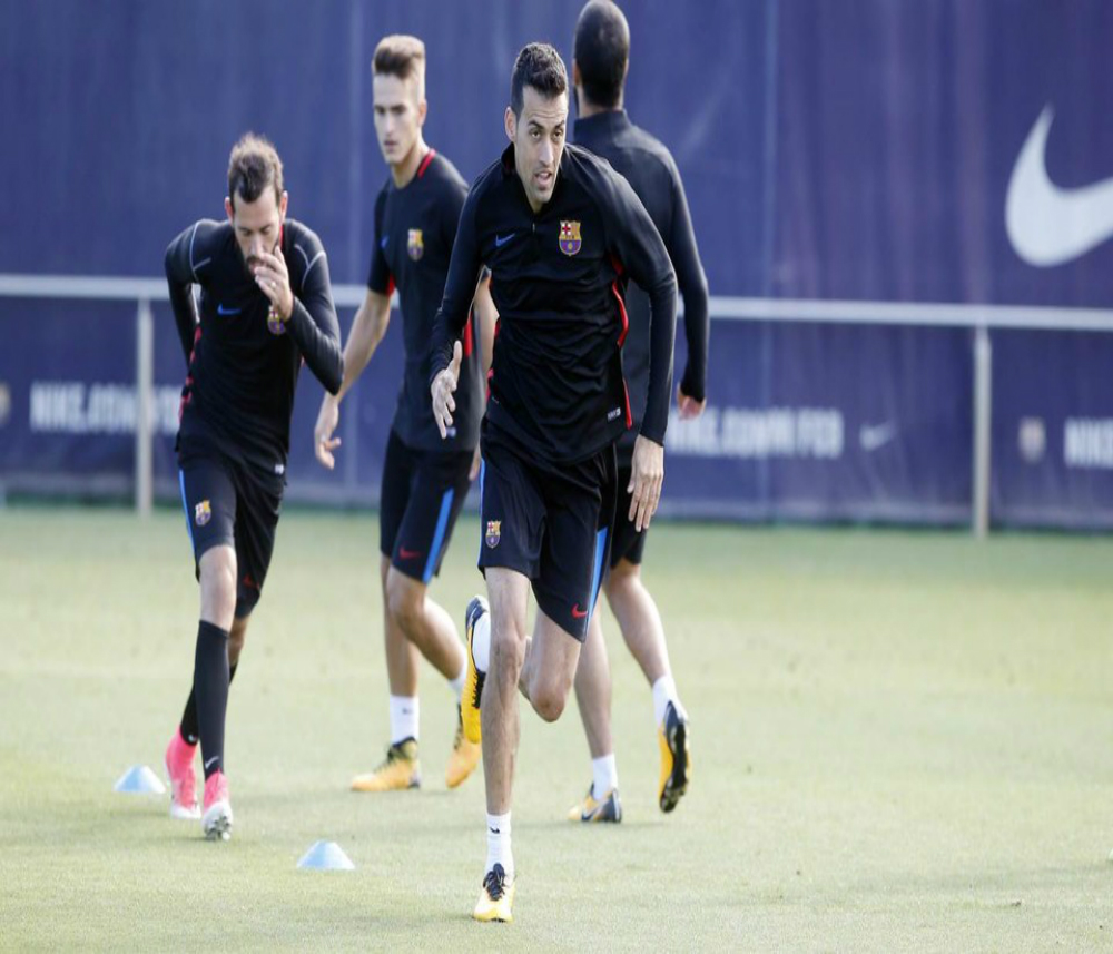 Busquets no treino desta terça-feira (15) (Foto: Miguel Ruiz /FCB)