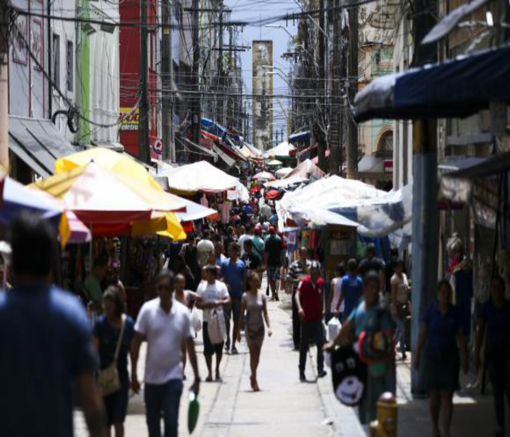 Trimestre fechado em maio teve queda de 0,6% no consumo das famílias, mas PIB cresceu (Marcelo Camargo/Agência Brasil)