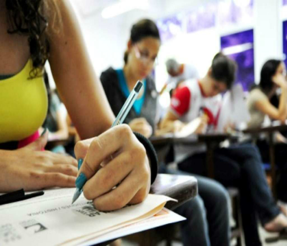 A concessão do benefício está condicionada a regular participação e aprovação do candidato, e também à formação de turma no período letivo inicial do curso.