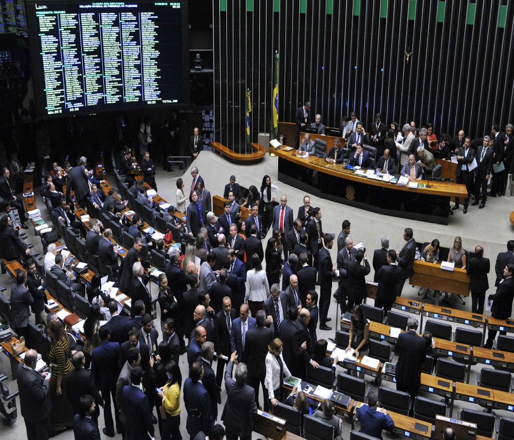 A PEC 77/03 será discutida como pauta única do plenário, em sessão marcada para começar as 13h. (Foto: Portal da Câmara dos Deputados)