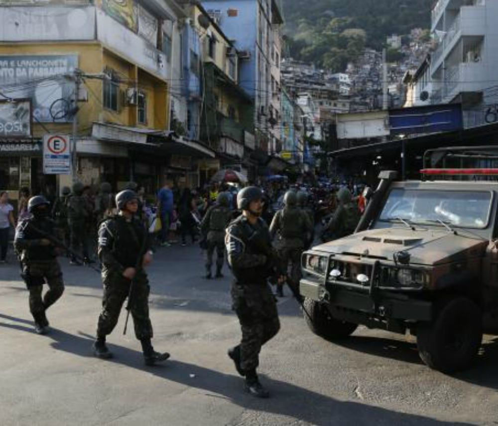 Rio de Janeiro - As Forças Armadas fizeram a segurança na Rocinha desde o último dia 17 e começaram hoje a deixar o local (Fernando Frazão/Agência Brasil)