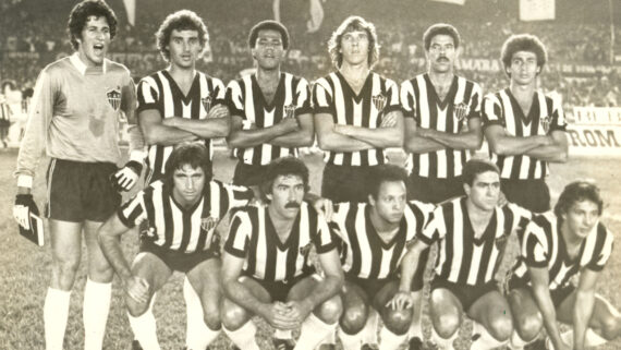 Jogadores do Atlético antes da final do Brasileiro com Flamengo em 28 de maio de 1980 . Em pé: Joao Leite (entrevistado), Osmar Guarnelli, Luizinho, Orlando, Toninho Cerezo e Jorge Valença. Agachados: Pedrinho, Chicão, Reinaldo, Palhinha e Eder.
(foto: Arquivo EM )
