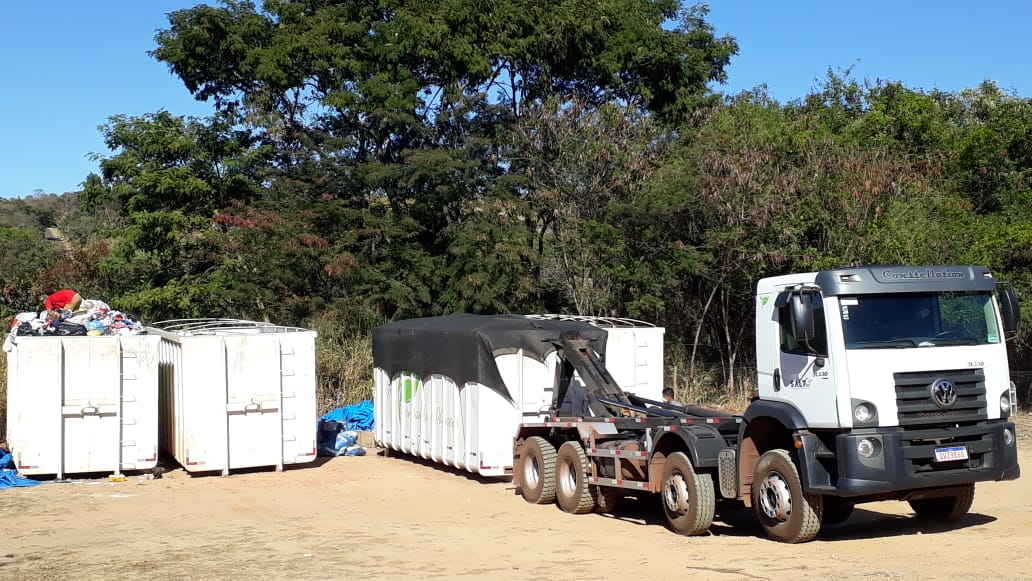 Remoção de entulho em Cascalho Rico. Foto: Ascom.