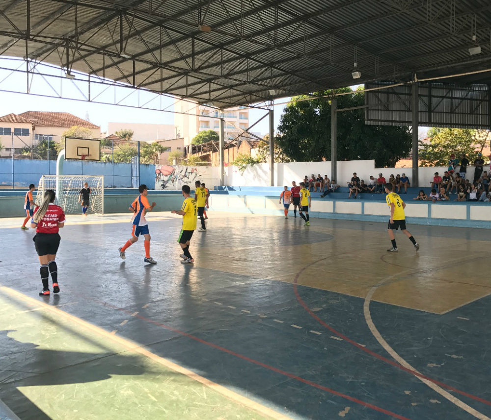 Isolina e Estadual se enfrentam no primeiro jogo da competição e se reencontram na grande final