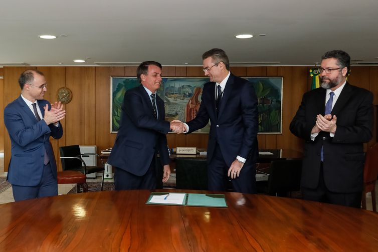 O presidente da República Jair Bolsonaro, durante assinatura do termo de posse do novo diretor-geral da Polícia Federal, Rolando Alexandre de Souza O presidente da República Jair Bolsonaro, durante assinatura do termo de posse do novo diretor-geral da Polícia Federal, Rolando Alexandre de Souza