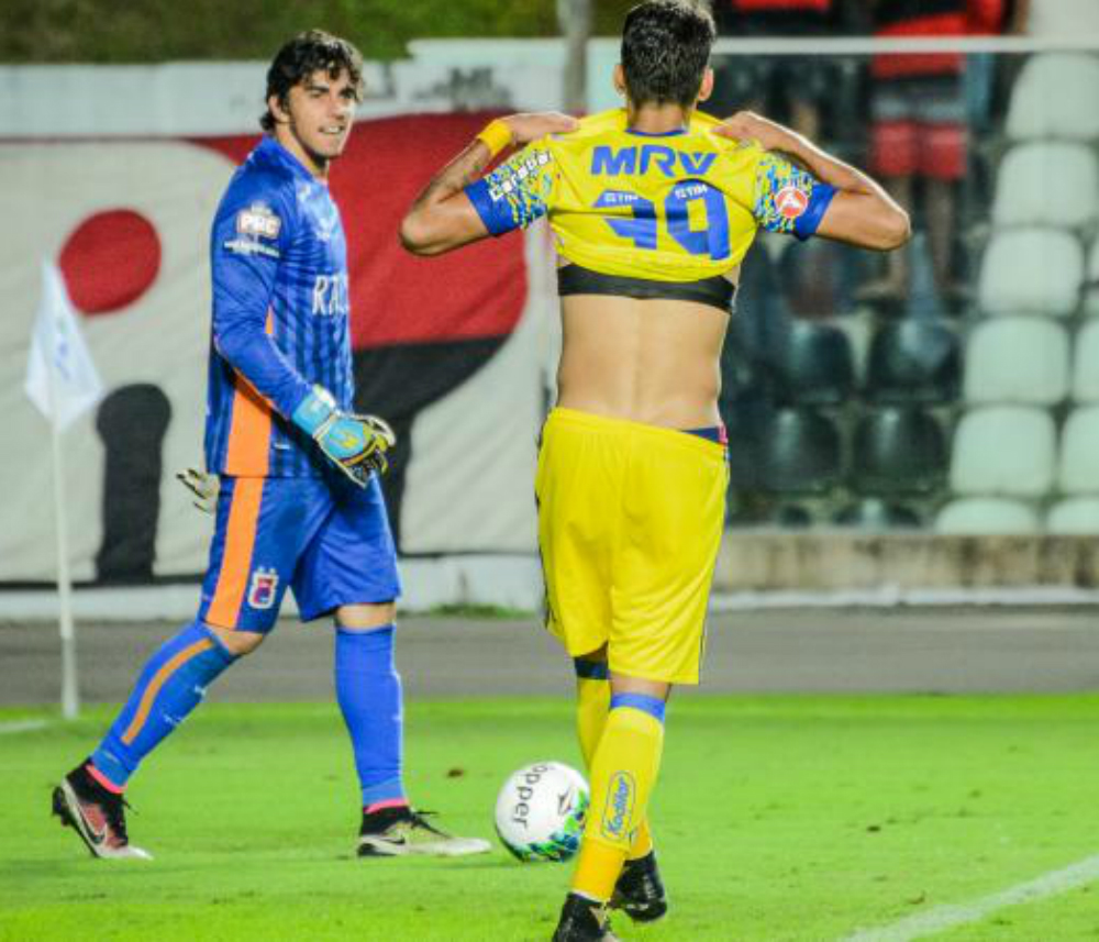 Richard defende a cobrança de Paquetá (Divulgação/Paraná Clube)