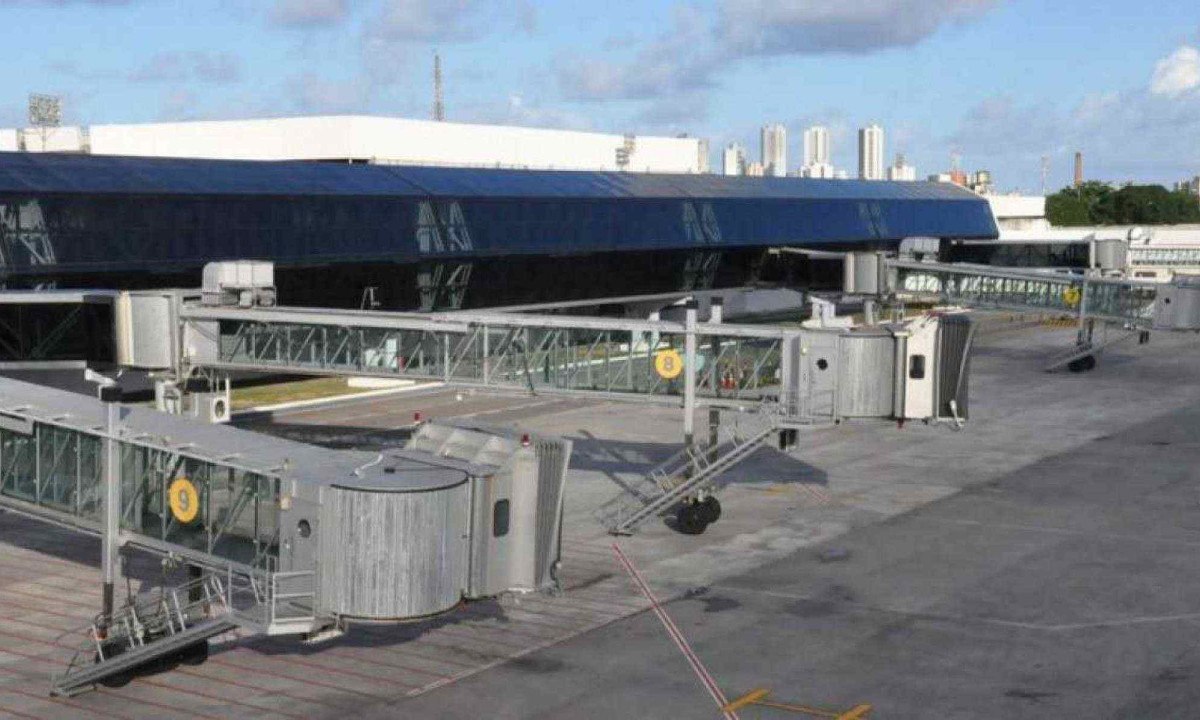 
Atraso em voo do Aeroporto de Recife com destino a Confins gerou insatisfação na manhã deste sábado (30/11)
crédito: Infraero/Divulgação