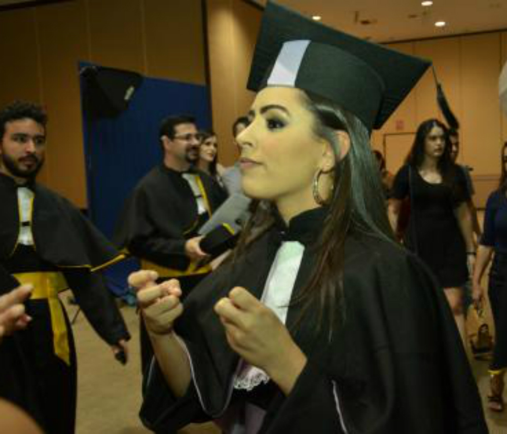 Mesmo com desafios, Joiciene conseguiu realizar seu sonho de concluir uma graduação. (Foto: Milton Santos)