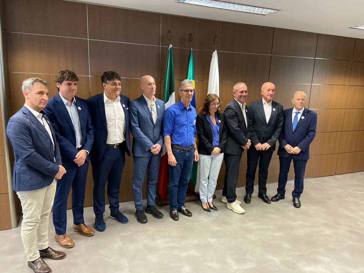 O protocolo para a criação do Programa Moradia Saudável foi assinado por Romeu Zema (Novo) com a empresa Fassa Bortolo
crédito: Jair Amaral/EM/D.A Press
