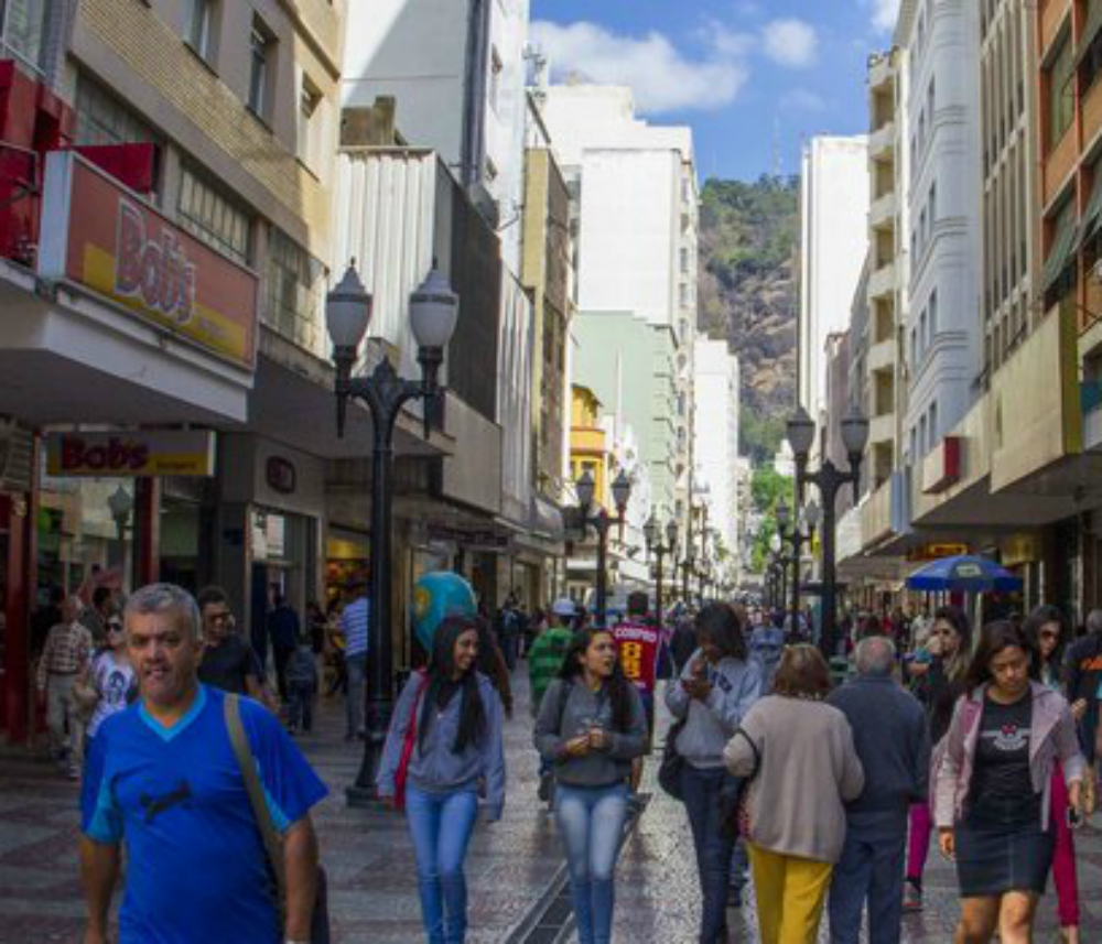 A redução nas estatísticas de roubos a estabelecimentos comerciais acompanha a tendência dos roubos em geral (Gil Leonardi/Imprensa MG)