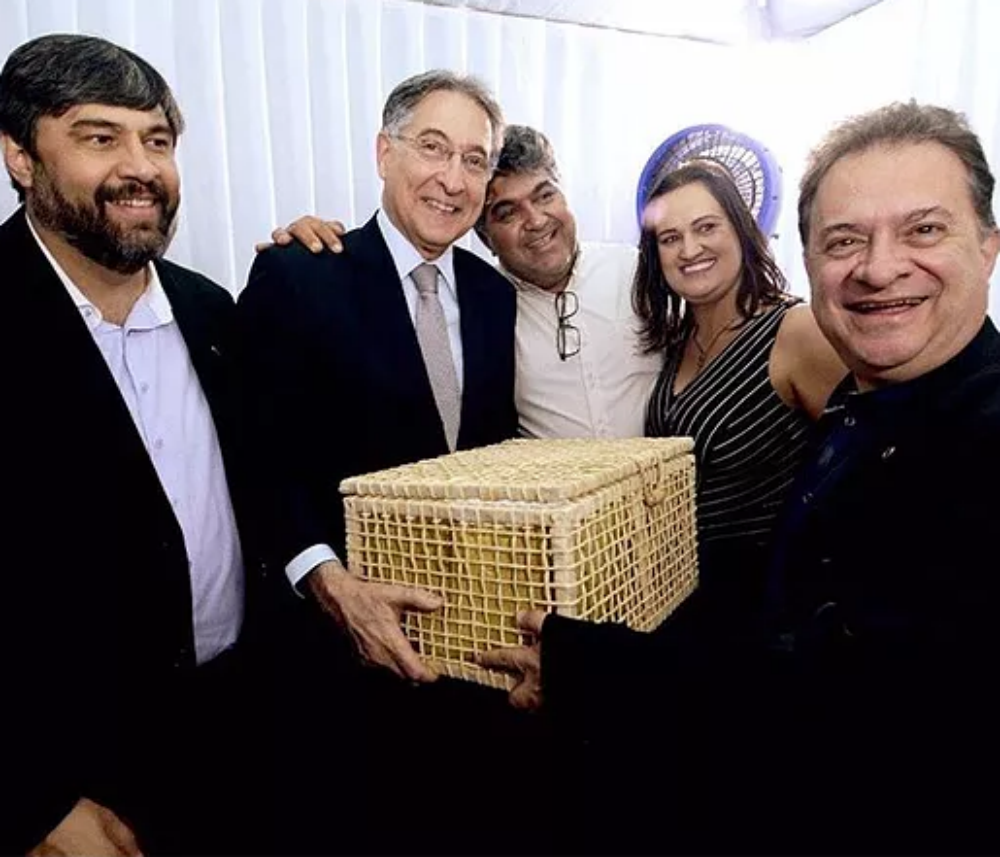 A cerimonia de entrega contou com a participação do governador Fernando Pimentel e do deputado Leonídio Bouças (Foto: Omar Freire/Imprensa MG)