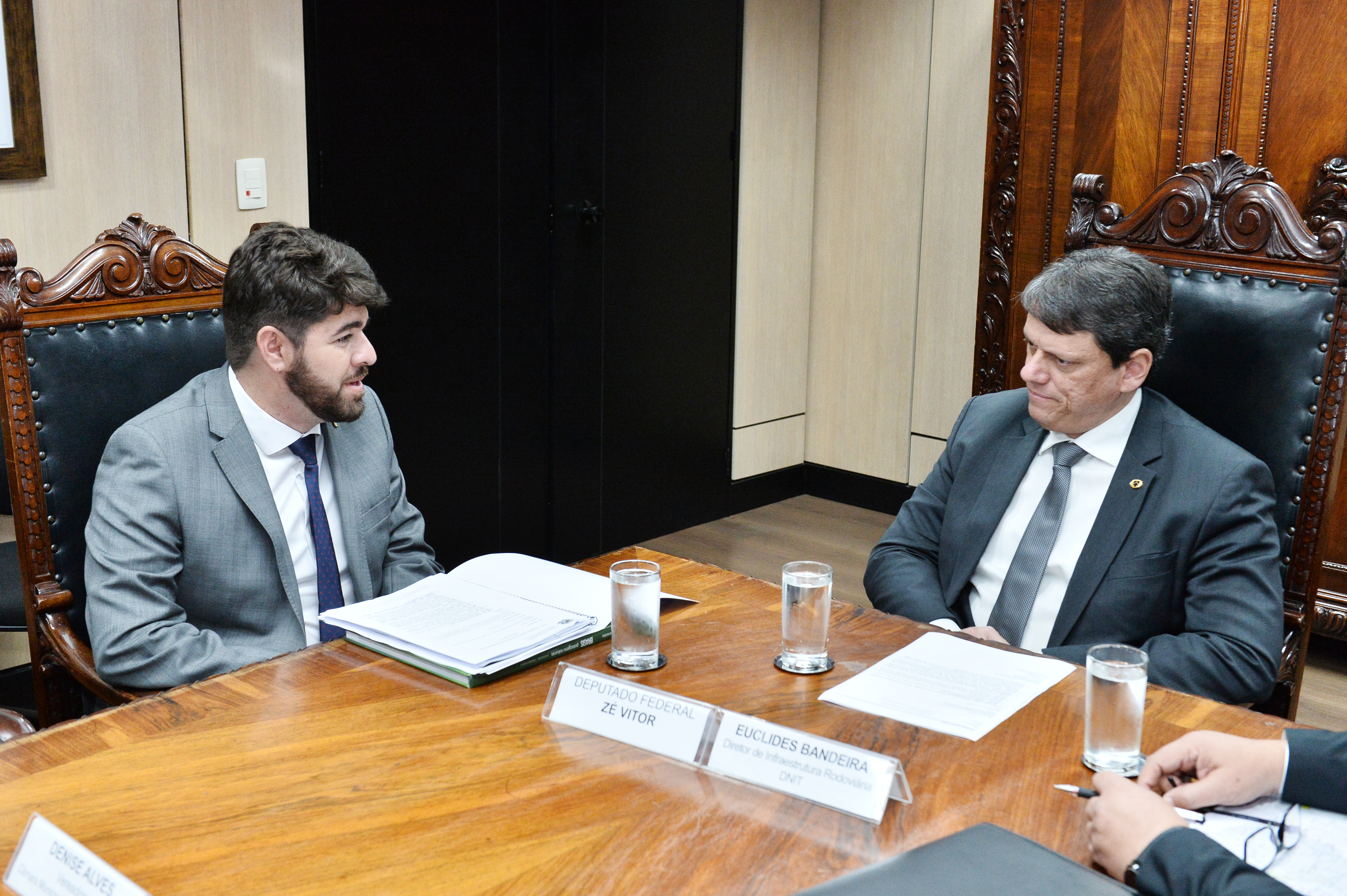 Dep. Zé Vitor em audiência com o Ministro da Infraestrutura Tarcísio Freitas ressalta importância de duplicação da BR 365 Dep. Zé Vitor em audiência com o Ministro da Infraestrutura Tarcísio Freitas ressalta importância de duplicação da BR 365