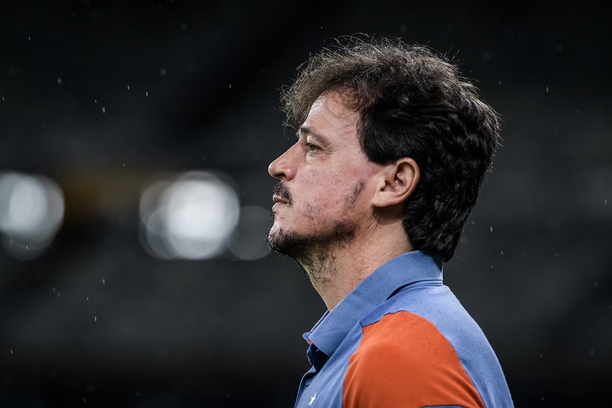 Fernando Diniz só venceu duas partidas desde que chegou ao Cruzeiro
Foto: Gustavo Aleixo/Cruzeiro