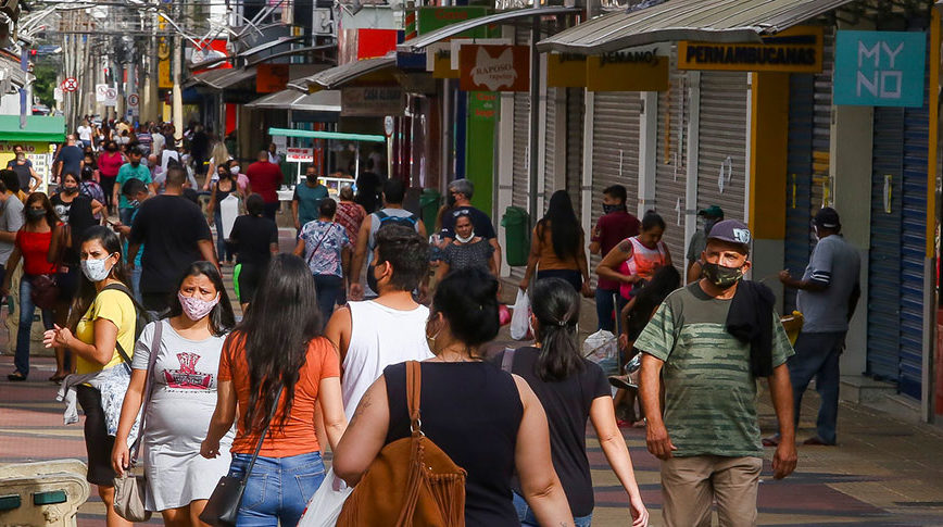 A queda da população ocupada atingiu principalmente o comércio, que perdeu 2,1 milhões de ocupados