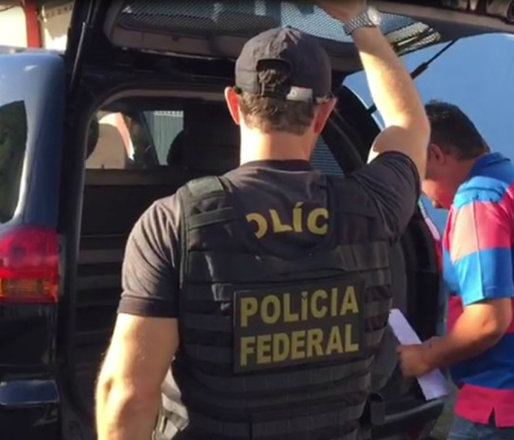 Várias equipes da PF cumprem 120 mandados de prisão preventiva, sete de prisão temporária e 190 de busca e apreensão nos estados do Paraná, de São Paulo, Minas Gerais, do Rio Grande do Sul e Distrito Federal (Divulgação)