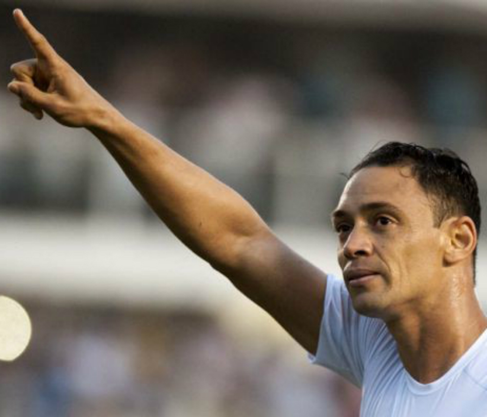 Ricardo Oliveira marca o segundo e garante vitória do peixe